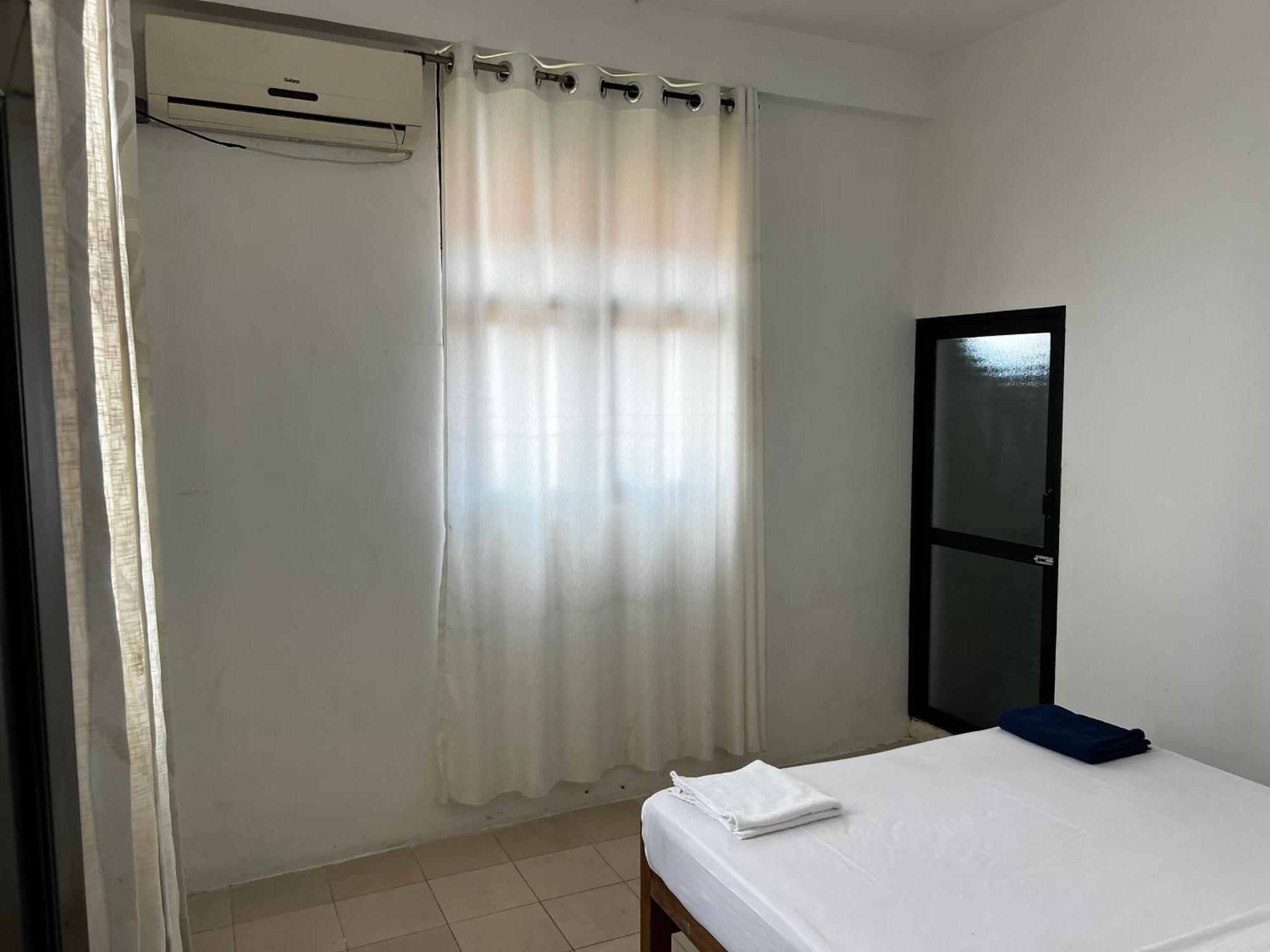 Ramlyn Guesthouse & Restaurant Negombo Exterior photo